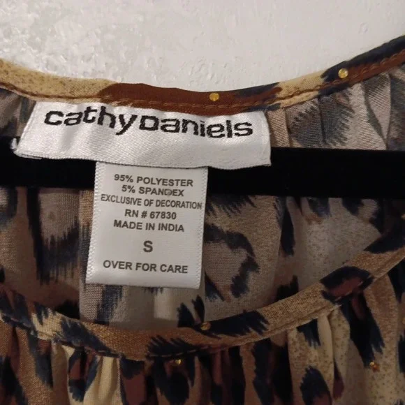 Cathy Daniels Women's Blouse  Sz.S Animal‎ Print w/ Sequins 3/4 Sleeve - Picture 2 of 8